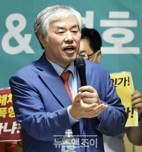 전광훈 목사는 재개발 문제와 관련해 조합 측이 사기를 치고 있다고 주장했다. 뉴스앤조이 이용필