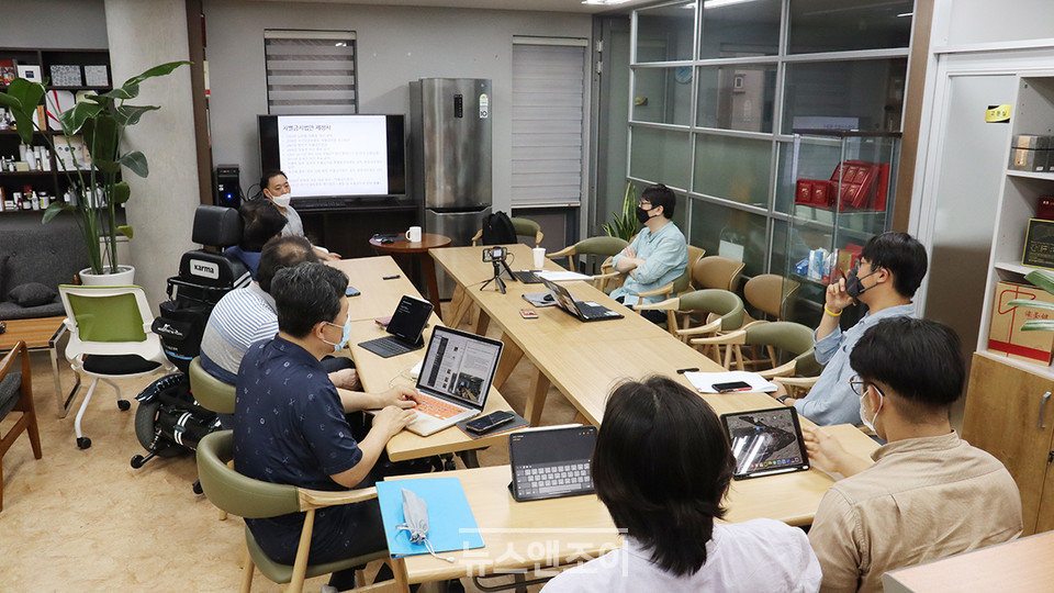 이날 포럼에는 사전 신청한 8명의 참석자와 다수 온라인 수강자가 함께했다. 뉴스앤조이 여운송