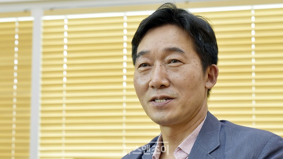 최형묵 목사는 한국교회가 반공주의 대신 동성애를 이용하고 있다고 말했다. 타인을 정죄하면서 자기를 높이는 미숙한 신앙이 이어지고 있다고 비판했다. 뉴스앤조이 이용필