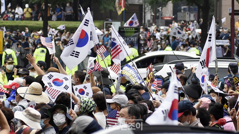 집회에 참가한 목사들은 '공산화' 위기에 처한 나라가 걱정돼 나왔다고 주장했다. 뉴스앤조이 이용필