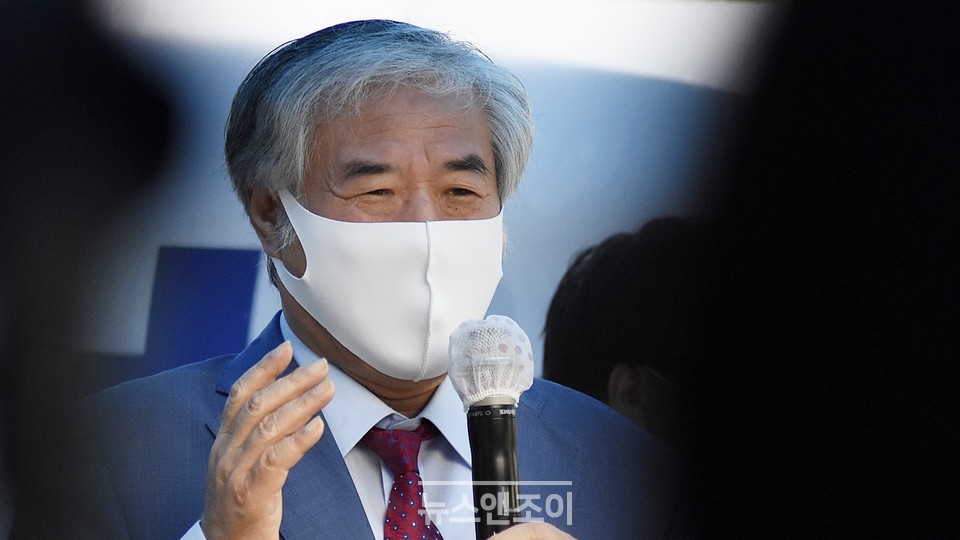 광화문에서 대규모 집회를 강행한 전광훈 목사가 재수감된다. 뉴스앤조이 이용필