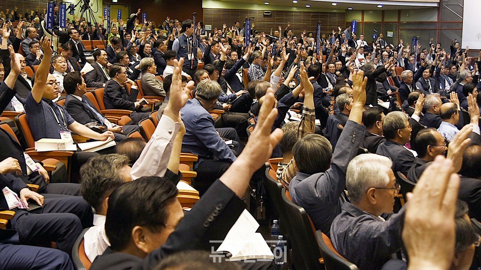 성명을 낸 예장통합 목회자들은 교단이 극우로 치닫고 있다고 우려했다(사진은 기사와 관련 없음). 뉴스앤조이 자료 사진