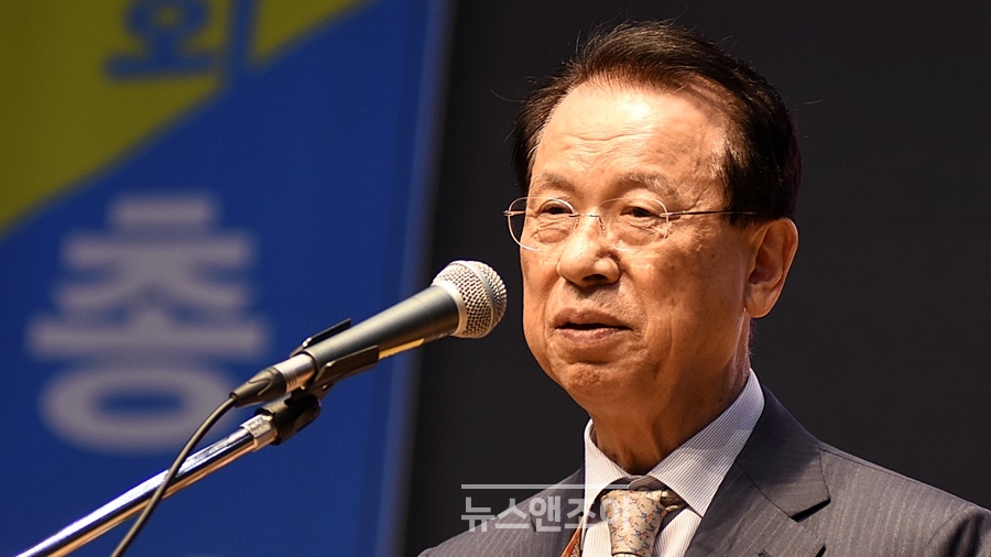 예장통합은 지난해 104회 총회에서 명성교회 수습안을 통과시켰다. 총회 현장에 김삼환 목사가 등장하자 팽팽하던 분위기가 명성교회 쪽으로 기울어졌다. 뉴스앤조이 이용필