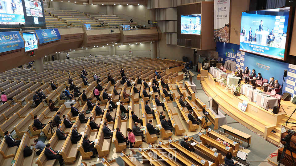 예장합동이 여성 안수 불허 입장을 재확인했다. 뉴스앤조이 여운송