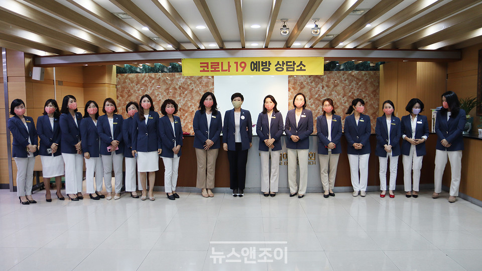 예장합동 105회 총회 중 안내로 봉사한 여성 신자들. 뉴스앤조이 여운송