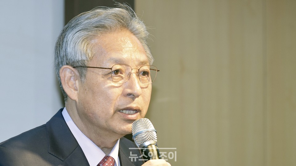 이철 목사(강릉중앙교회)가 제34회 감독회장에 당선됐다. 이 목사는 교단 안정을 위해 힘쓰겠다고 말했다. 뉴스앤조이 이용필