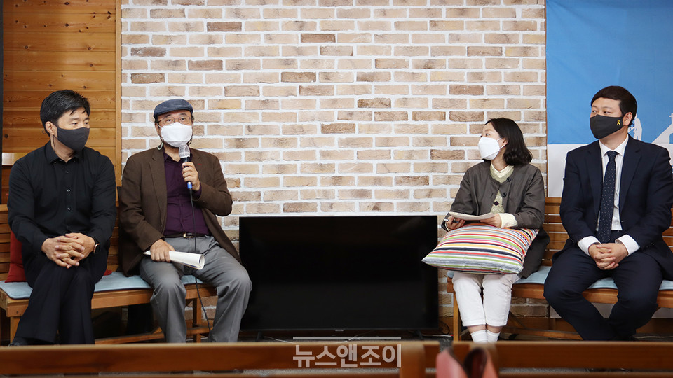'2020다시희망'이 '교회, 변하지 않으면 죽는다'를 주제로 심포지엄을 열었다. 이날 발제를 맡은 이규원 목사(왼쪽부터), 권혁률 교수, 김민아 교육위원장, 김디모데 목사. 뉴스앤조이 여운송