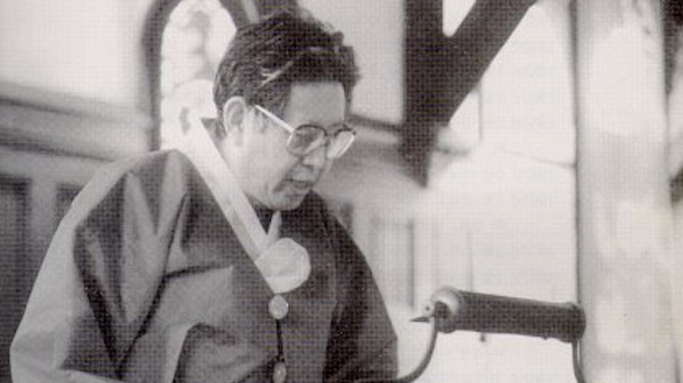 감신대 웰치채플에서 메시지를 전하고 있는 변선환 학장. 변선환아키브 갈무리