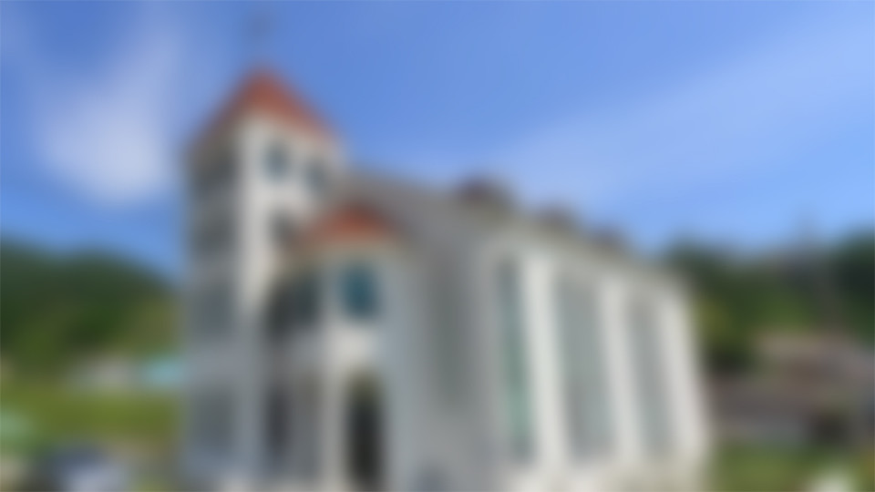 A 목사는 경남 한 지방에 예배당을 짓고 여기서 살고 있다. 예배당 입구에는 주일예배 등 매주 정규 예배를 연다는 표시와 '치유원'이라는 표시가 있다. 네이버 로드뷰 갈무리