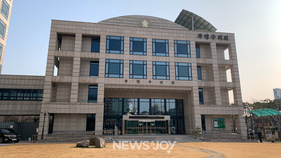 2020년 8월 부평구에 이어 12월 인천 동구까지 인권조례를 제정했다. 조례 제정만이 능사는 아니고, 구청이 정책을 잘 시행하도록 돕고 지원하며 감시해야 한다. 유 의원은 2021년 인권 교육과 실태 조사에 앞장설 계획이라고 말했다. 뉴스앤조이 최승현