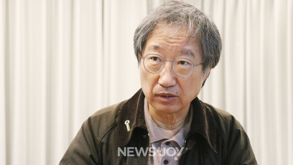 한상희 교수는 반동성애 진영 법률가들 주장을 비판하는 논문을 ＜민주법학＞ 74호에 실었다. 한 교수를 만나 좀 더 자세한 이야기를 들었다. 뉴스앤조이 최승현