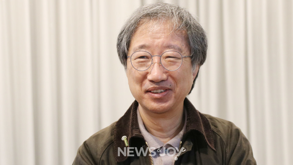 한상희 교수는 동성애를 죄로 보는지 아닌지를 떠나, 최소한 동료 시민으로 인정해야 한다고 했다. 뉴스앤조이 최승현