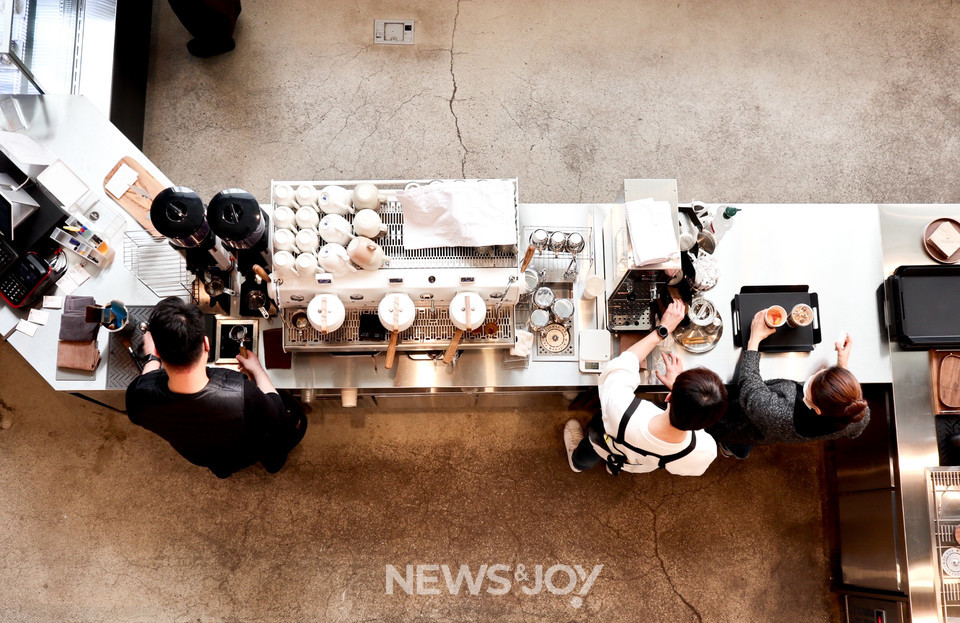 히즈빈스는 장애인들을 고용해 커피 전문가로 양성한다. 사진 제공 향기내는사람들