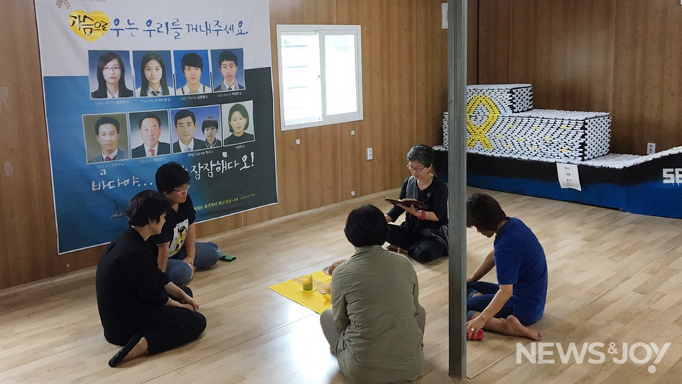 은화·다윤 엄마와 함께했던 팽목항 예배. 사진 제공 프리다