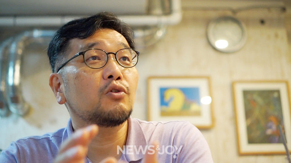 여름방학을 맞아 방한한 전성민 교수(밴쿠버기독교세계관대학원VIEW)를 7월 13일 만나 인터뷰했다. 뉴스앤조이 김은석