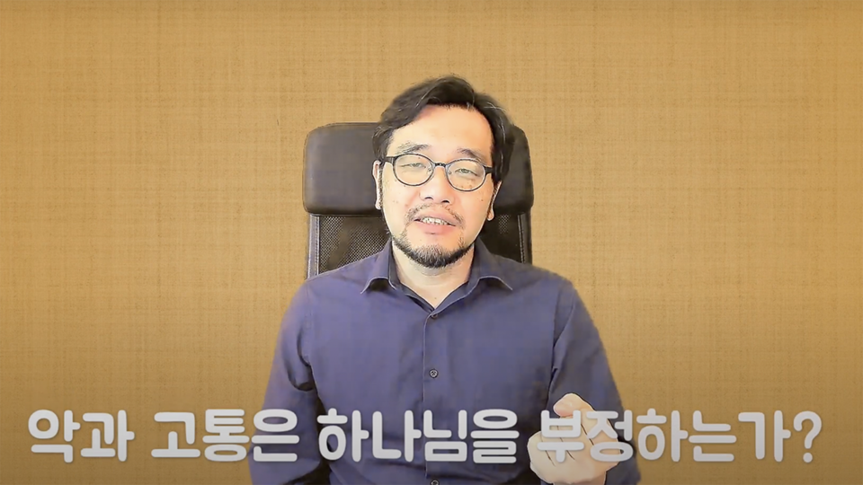 전 교수가 운영하는 유튜브 채널 '민춘살롱'은 기독교 세계관에 관한 여러 콘텐츠를 다룬다. 민춘살롱 유튜브 채널 갈무리