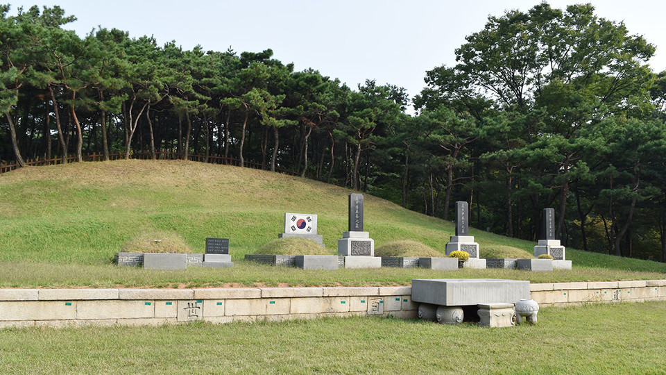 효창공원에 위치한 삼의사의 묘. 사진 출처 위키피디아