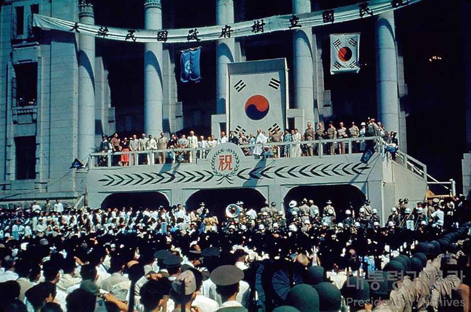 1948년 8월 15일 대한민국 정부 수립 선포식. 바야흐로 '48년 체제'의 시작이었다. 사진 출처 대통령기록관