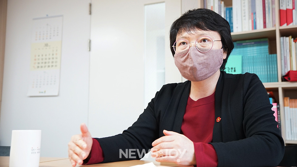 서울 종로구 숭인동 한국이주여성인권센터 사무실에서 허오영숙 대표를 만났다. 뉴스앤조이 나수진