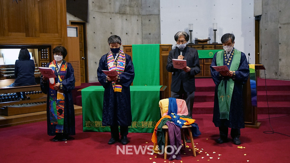 이날 예배는 . 뉴스앤조이 나수진