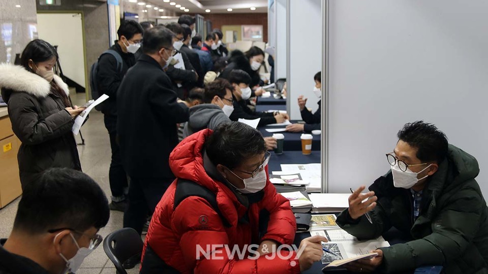 '일하는 목회자'들을 위한 '사회적 목회 콘퍼런스'가 11월 23일 열렸다. 현재 목회 이외에 다양한 분야에서 직업 활동 중인 목회자들이 구직 중인 목회자들을 상담했다. 뉴스앤조이 최승현