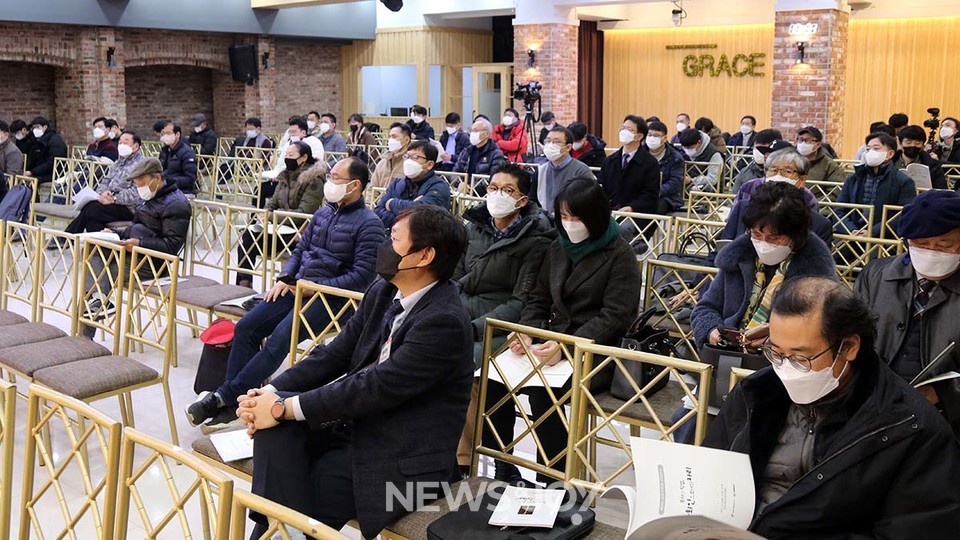 콘퍼런스에는 100여 명이 등록했다. 주최 측은 부스 소개 이외에도 사회학, 신학적 고민 거리를 던지며 '일하는 목회자'를 통한 한국교회의 회복을 모색하자고 했다. 뉴스앤조이 최승현