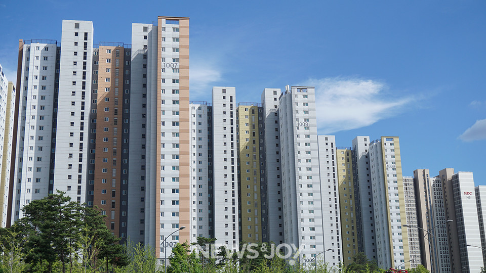  대한민국은 아파트에 미친 나라가 됐다. 뉴스앤조이 나수진