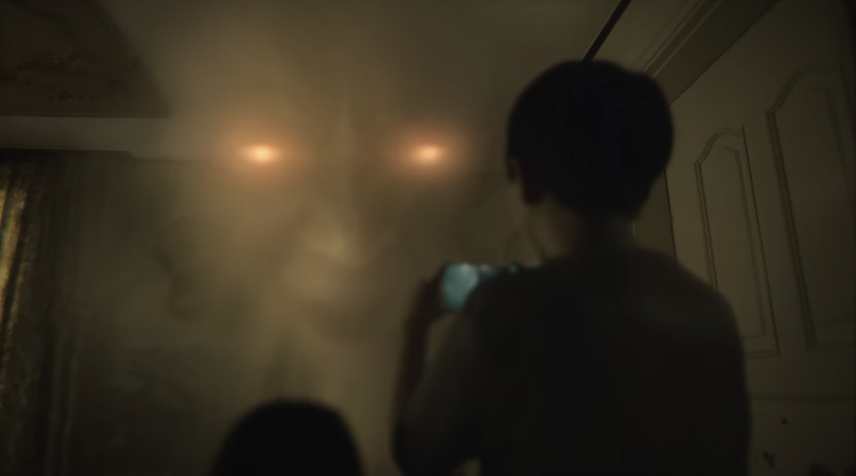 등장인물 박정자(배우 김신록 분)가 고지를 받는 장면. 넷플릭스 드라마 '지옥' 갈무리