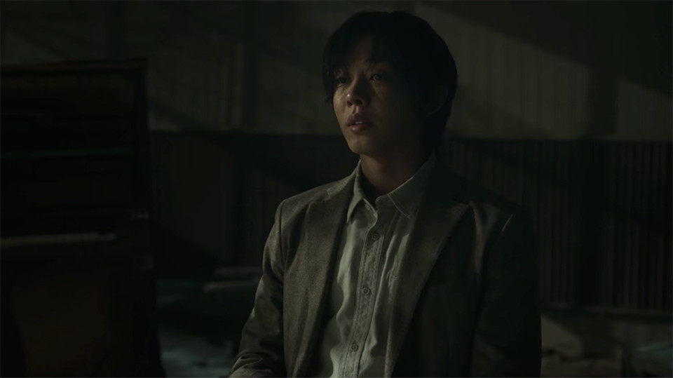 드라마 속 신흥종교 '새진리회' 의장 정진수(배우 유아인 분). 넷플릭스 드라마 '지옥' 갈무리