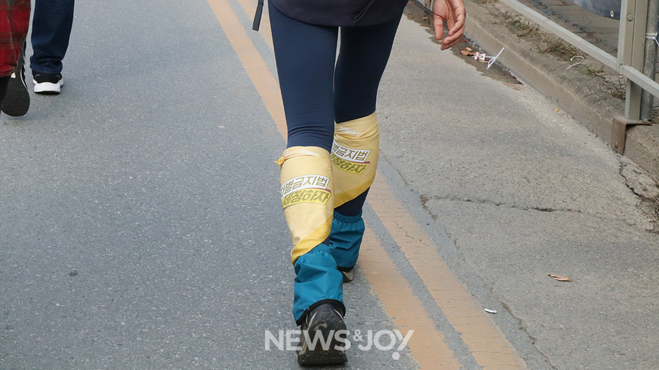 올해 차별금지법 제정을 요구하는 국회 국민 동의 청원이 10만 명의 동의를 얻었지만, 국회는 청원 심사 기한을 2024년 5월까지 연기했다. 차제연 활동가들은 부산부터 서울까지 100만 보를 걸으며 법 제정을 촉구했다. 뉴스앤조이 나수진