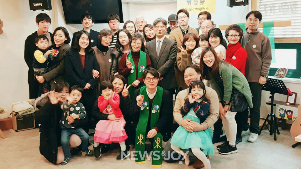 이수경 목사는 인터뷰 내내 "개척은 너무 재밌는 일이다. 하나님이 일하시는 걸 볼 수 있다"고 말했다. 사진 제공 이수경