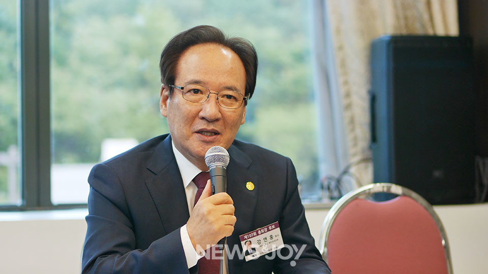 기장 107회기 총회장 강연흥 목사. 뉴스앤조이 구권효