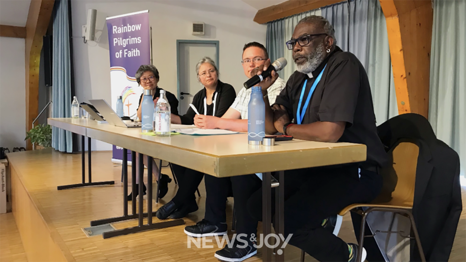 캐나다연합교회 사무총장 마이클 블레어 목사(사진 오른쪽)가 워크숍에서 발언하고 있다. 사진 제공 큐앤에이