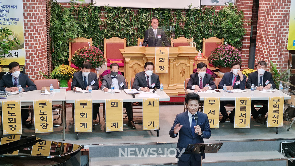예장합동 소속 최 아무개 목사는 여성 교인 3명을 추행해 징역 2년을 선고받았지만, 교단에서는 아무런 징계를 받지 않았다. 한 노회원은 오히려 "이미 창피당할 거 다 당했으니까 조금만 참아 달라"며 최 목사를 감쌌다. 뉴스앤조이 구권효