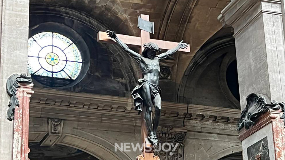 프랑스 오베르쉬르우아즈성당에 위치한 십자고상. 뉴스앤조이 여운송