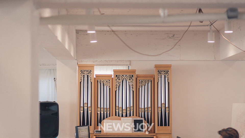 정의의느티나무숲교회 파이프오르간. 사진 제공 정의의느티나무숲교회 