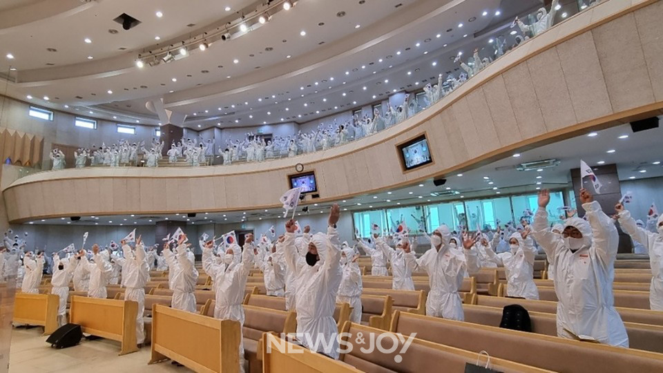 온 사회가 극심한 팬데믹을 경험하던 시기에도 정부 방역 정책을 따르지 않고 현장 예배를 강행하는 교회가 많았습니다. 뉴스앤조이 자료 사진