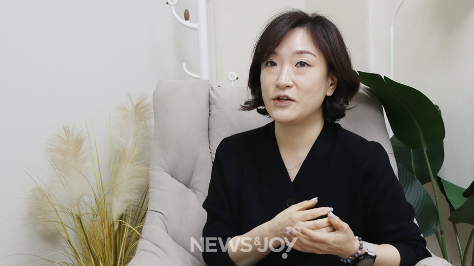 안양나눔여성회 사무국장 강은정 활동가를 4월 26일 만났다. 그는 5월 말부터 '한국 기독교 반성폭력 운동과 피해자 섹슈얼리티'를 주제로 연재를 시작한다. 뉴스앤조이 여운송