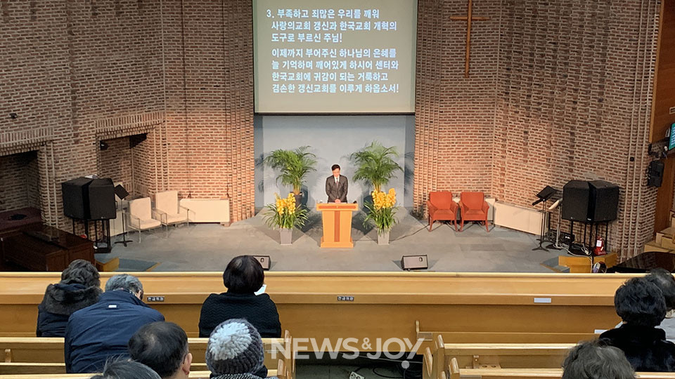 사랑의교회갱신공동체는 언제나 사랑의교회뿐 아니라 한국교회 갱신을 위해 기도해 왔다. 사진은 2020년 1월 갱신공동체 예배. 뉴스앤조이 최승현