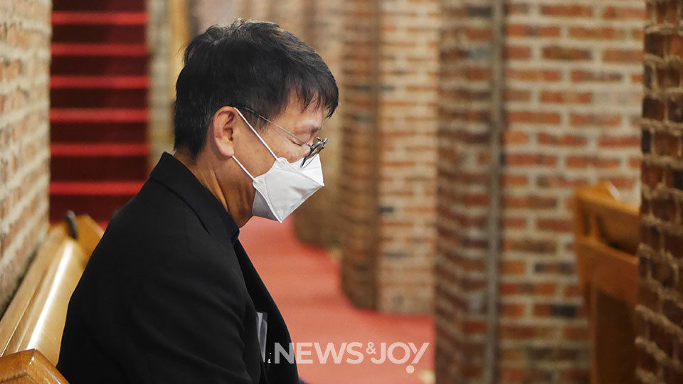 마당 기도회를 초창기부터 주도해 왔던 김근수 집사. 현재 운영위원장으로서 고민이 많다. 뉴스앤조이 구권효