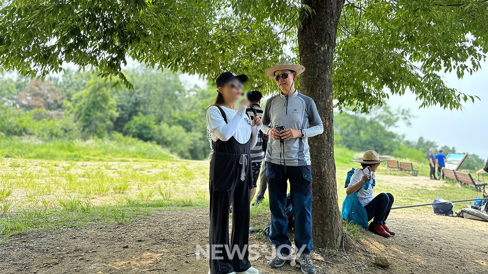 북에 두고 온 어머니와 동생들을 그리워하며 '사향가'라는 노래를 부른 탈북민 순례자도 있었습니다. 뉴스앤조이 김은석