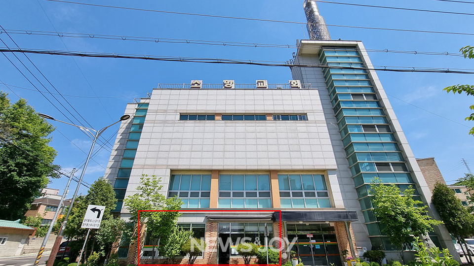 그루밍 성폭력 사건 후 5년 반이 지난 지금도 피해 교인들은 인천새소망교회 건물 1층에 있는 카페 공간(빨간색 표시 부분)에서 매주 따로 예배를 드리고 있다. 뉴스앤조이 구권효