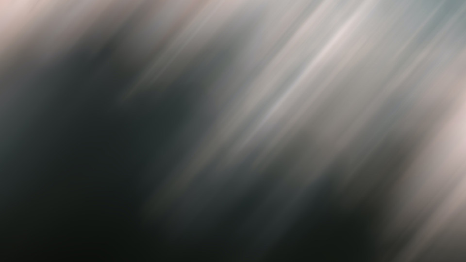 그리스도인은 인간의 세계와 지혜에 고통스럽게 균열을 내며 상처를 입히는 '어둠 속에 비추이는 빛'을 따라갑니다. Unsplash