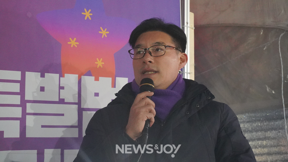 이태원 참사 희생자인 이혜린 씨의 아버지 이종민 씨가 이태원참사특별법이 제정될 수 있게 함께해 달라고 했다. 뉴스앤조이 엄태빈