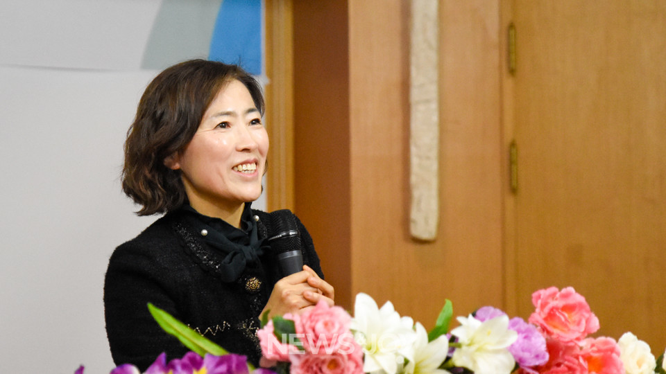 (사진 위에서부터) 김대준 대표(주식회사 카나), 김근수 운영위원장(사랑의교회갱신공동체), 정신실 소장(정신실마음성장연구소)이 축사를 전해 줬습니다. 뉴스앤조이 구권효