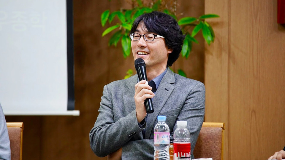 박 교수는 조사 과정에서 진화론을 편향적으로 옹호하지 않았다고 반박했지만, 조사위원회는 이를 받아들이지 않았다. 사진 출처 과학과신학의대화