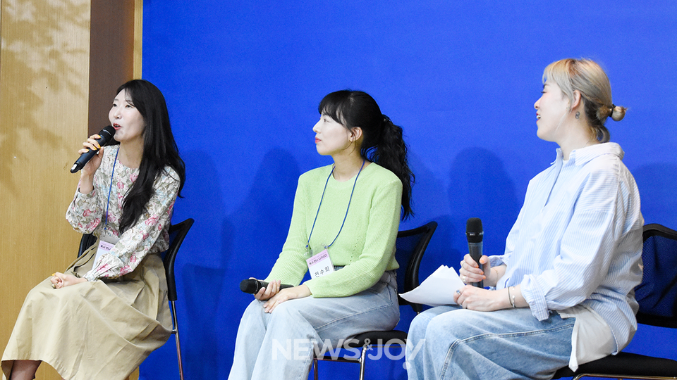 김정원 목사(사진 왼쪽)와 전수희 목사(가운데). 성교육 전문 강사 심에스더 씨(사진 오른쪽)가 사회를 진행했다. 뉴스앤조이 박요셉