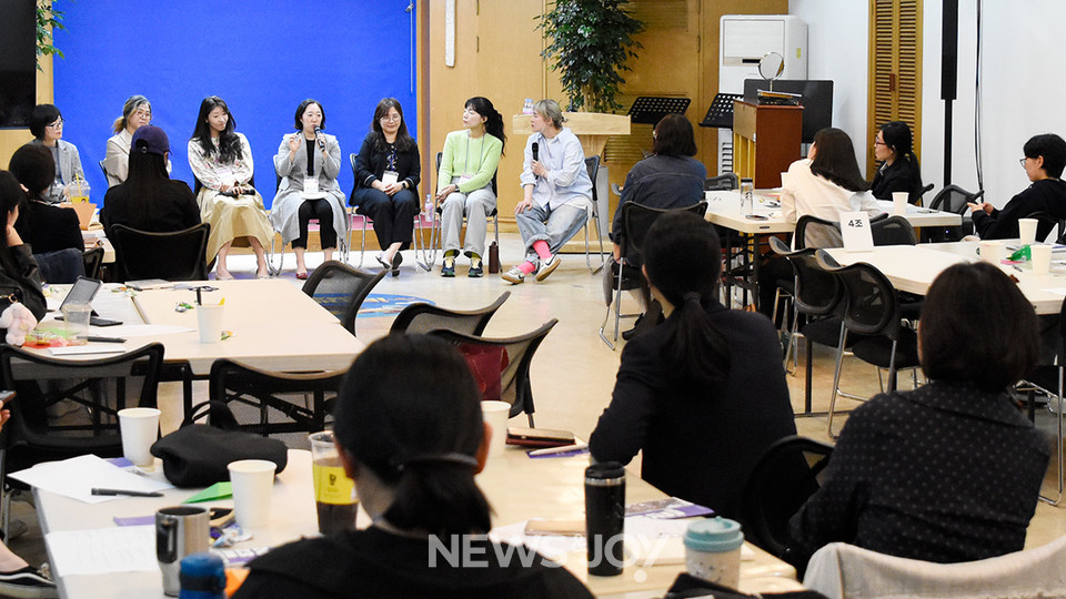 여섯 명의 패널과 함께 '육아', '개척', '목회'를 주제로 허심탄회하게 대화를 나눴다. 뉴스앤조이 박요셉