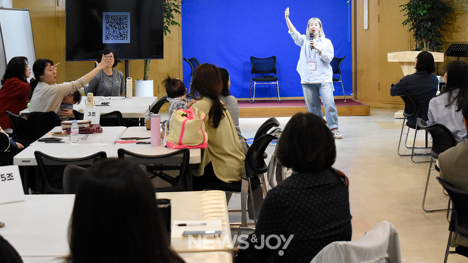 심에스더 님의 탁월한 진행으로 밝고 유쾌한 분위기가 이어졌다. 뉴스앤조이 박요셉