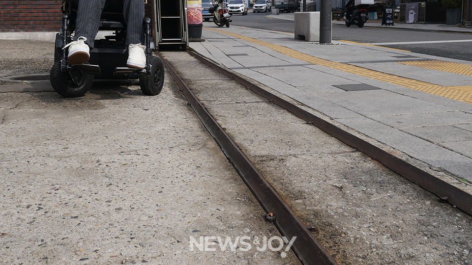 무지개신학교와 ＜뉴스앤조이＞가 서울시 종로구에 있는 교회들의 '배리어 프리' 현황을 조사했다. 뉴스앤조이 구권효